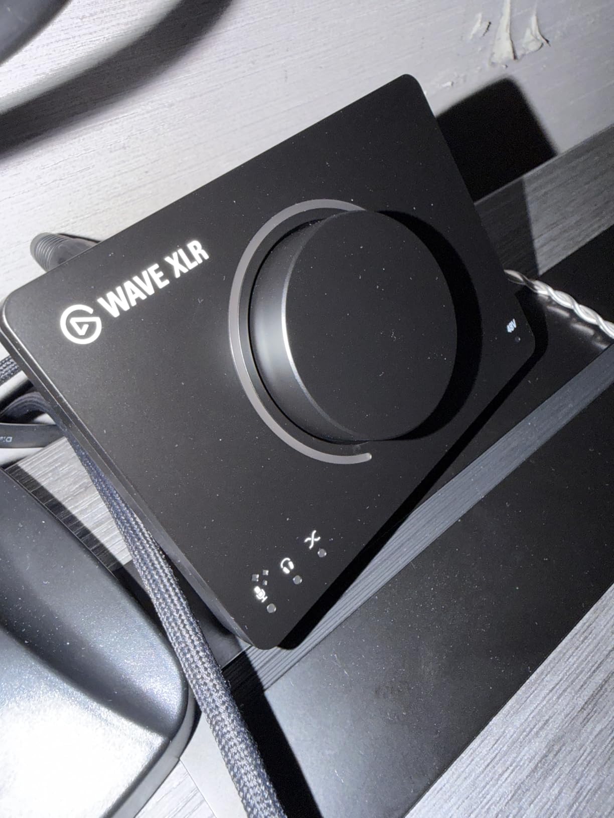 Elgato Wave XLR MK.2 USB Audio Interface and DSP Mixer | 80dB gain, Onboard voice effects, LED level feedback, Touch mute, Ultra-low-latency monitoring, Works with Stream Deck customer photo 2