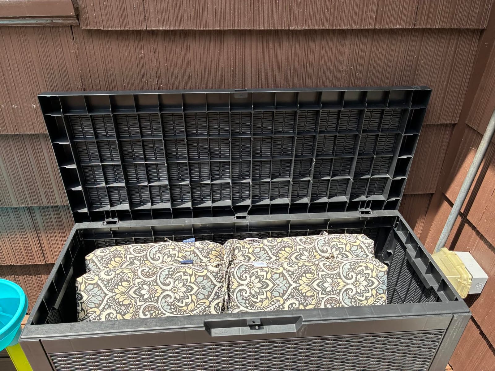 160 Gallon Large Outdoor Storage Box, Black | Waterproof, UV Resistant Resin Deck Box, Hydraulic Rod & Lockable Latch, For Patio Furniture & Garden Tools customer photo 1