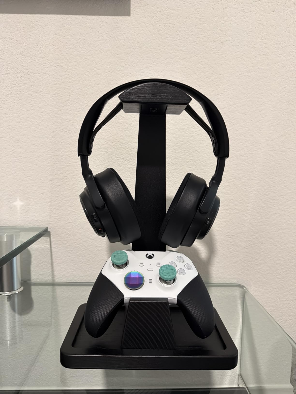 UPERGO Solid Wood Headphone Stand with Controller Holder for Desk | Natural Solid Wood, Holds 1 Headset & 1 Controller, Gamer Gifts for Men, Gaming Desk Accessories for PS5/Xbox/Switch customer photo 1