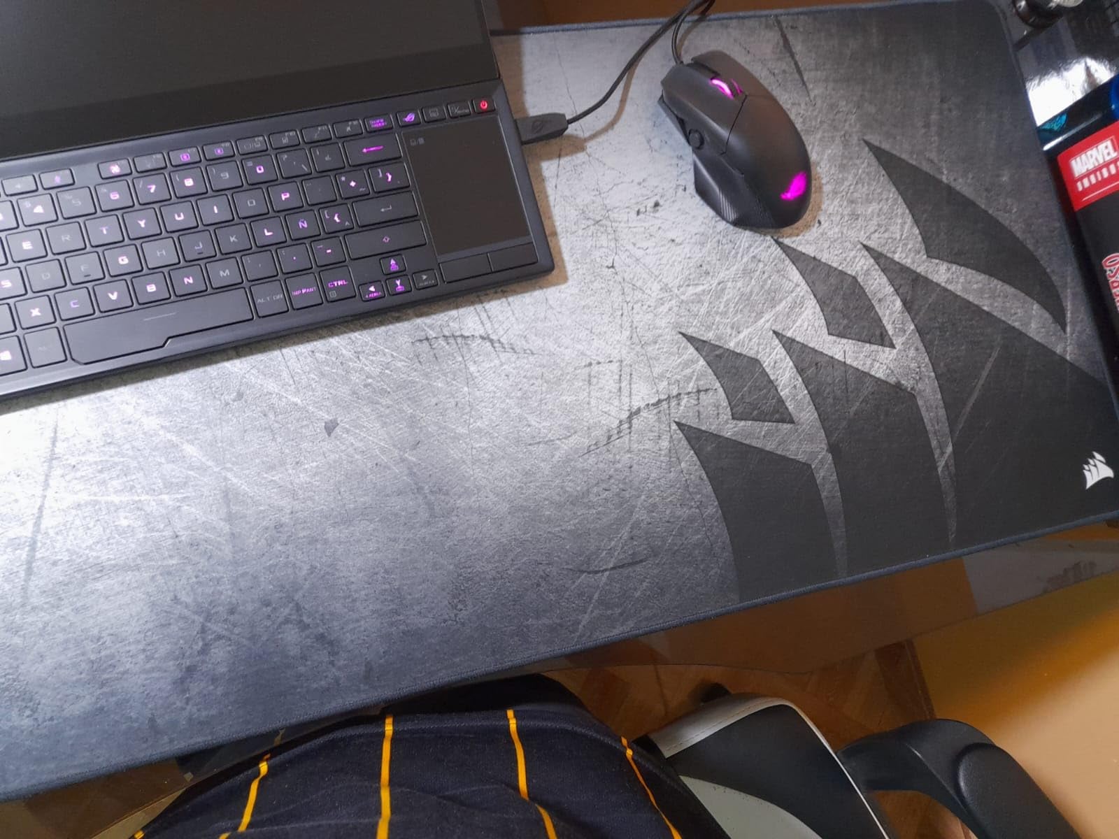 Corsair MM Anti-Fray Cloth Gaming Mouse Pad - Gray | XXL (930 x 400mm), Precision Micro-Woven Surface, Non-Slip Natural Rubber Base, Stitched Edges customer photo 1