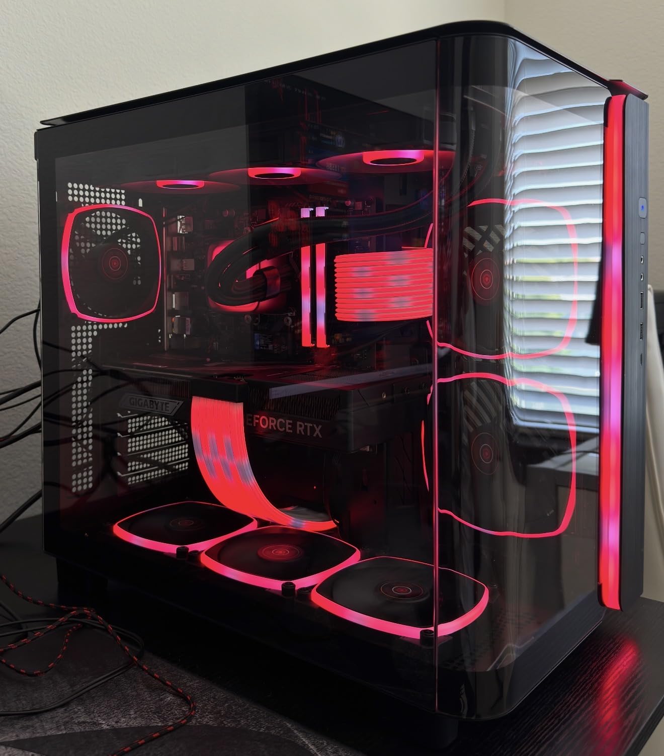 Skytech Gaming King 95 Gaming PC, AMD Ryzen 7 9850X3D, NVIDIA RTX 5080 16GB, 2TB NVMe SSD, 32GB DDR5, Windows 11 customer photo 2