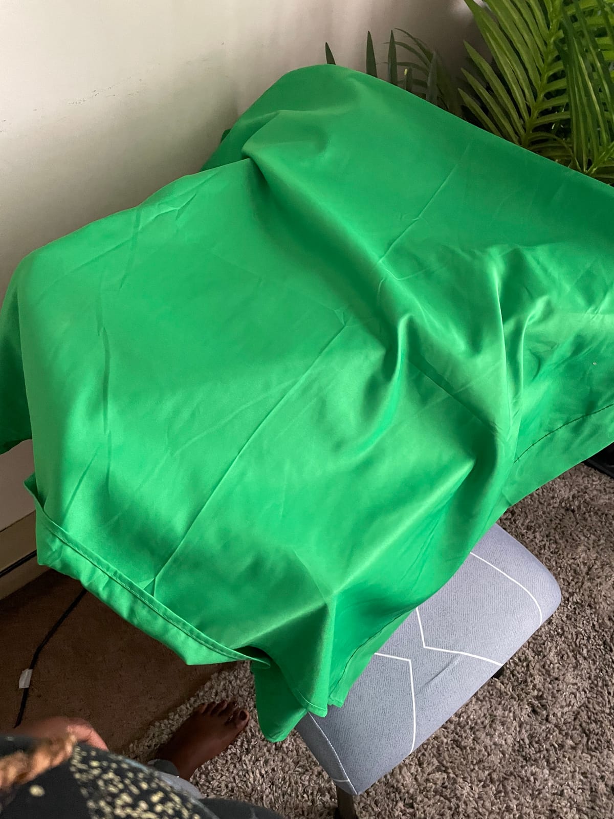 EMART 8.5x8.5ft Large Green Screen Backdrop Kit, 8.8x7.5FT T-Shape Stand | Reverse Folding Tripod Stand, Spliced Crossbar Plate & 6 Clamps for Studio Shooting, Live Stream customer photo 1