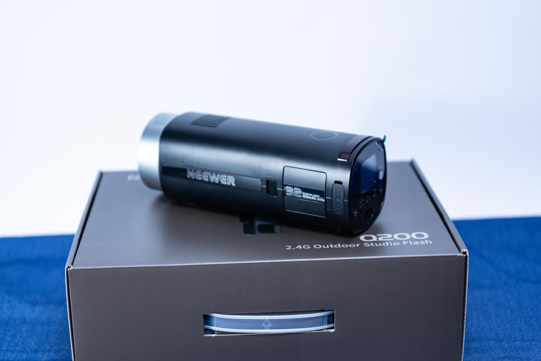 NEEWER 120Ws 2.4G TTL Outdoor Strobe Flash Q120, Compatible with Godox, 1/8000s HSS Portable Studio Monolight with Modeling Light /3000mAh Battery customer photo 1