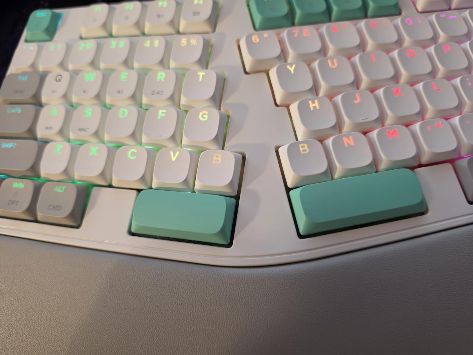 Ergonomic Mechanical Keyboard Split Keyboard Wireless with RGB Backlight, Wrist Rest, Rechargeable, 3-Pin Hot Swappable, Control Knob, 2.4 GHz/Bluetooth/USB-C Wired for Win Mac PC customer photo 1