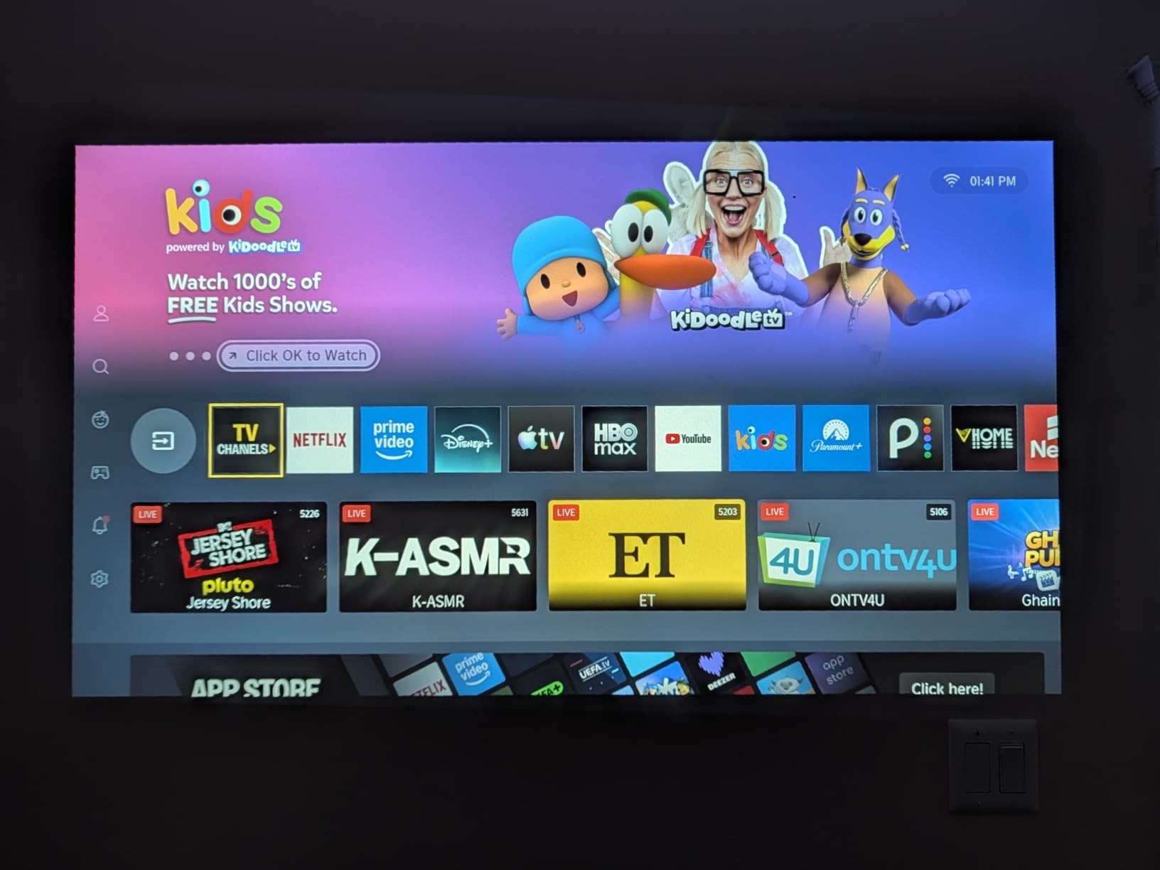 Smart Projector 4K [VIDAA Live TV & 36W Dolby & Voice Control] with WiFi6 and Bluetooth, Short Throw Projector Compatible with Netflix customer photo 2