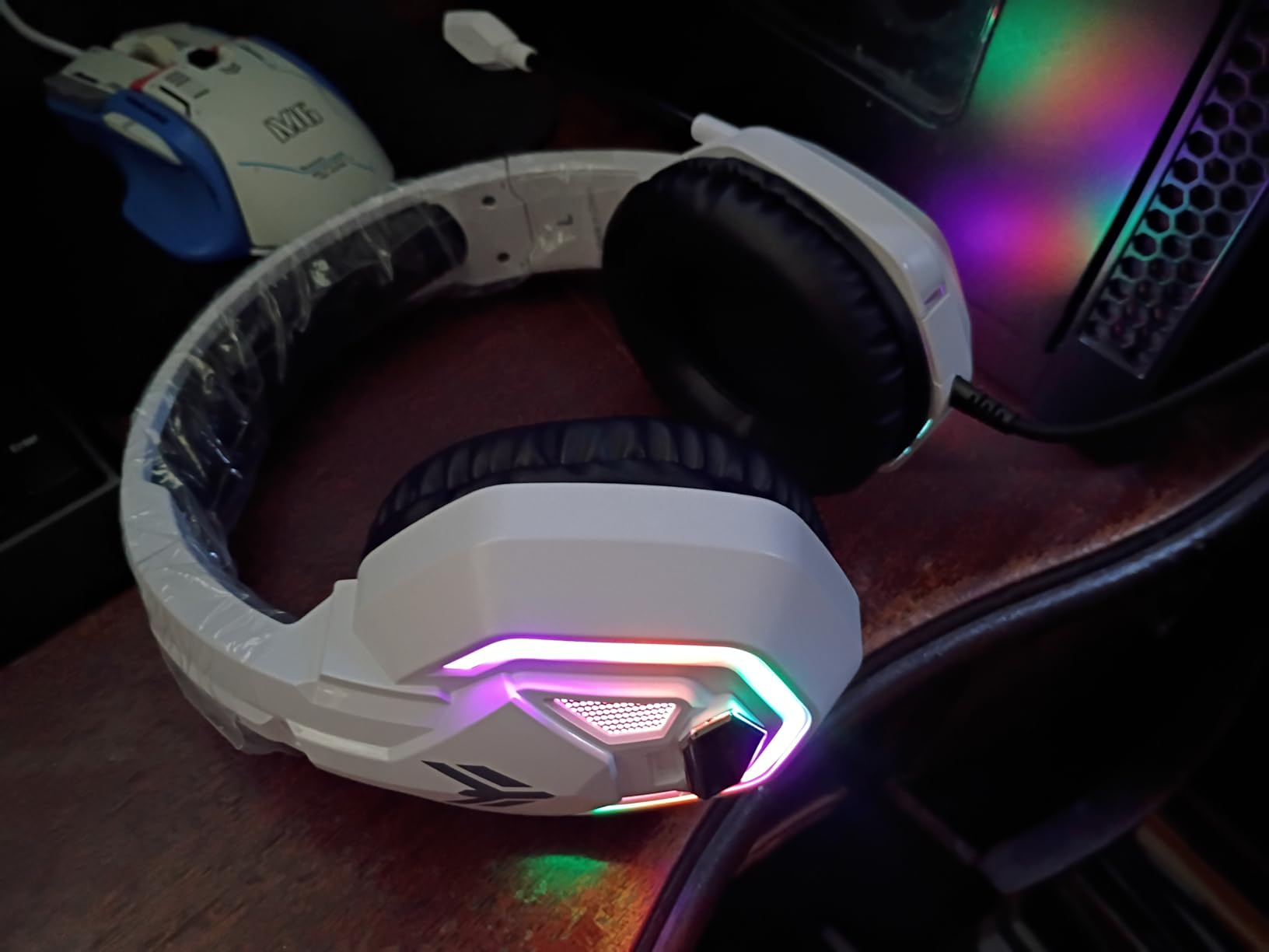 Gaming Headset for Xbox Series X|S Xbox One PS5 PS4 PC Switch Mac, Wired | 7.1 Surround Sound Over Ear Headphones, RGB Lighting, Flip Noise Canceling Mic, 50mm Drivers, Memory Foam Earcups customer photo 2