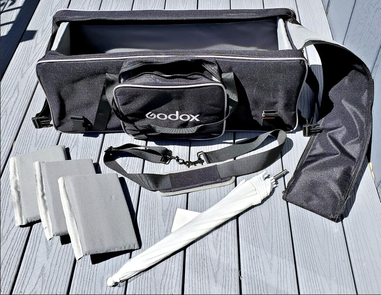 Godox CB-06 Rolling Hard Carrying Case with UB-008 Umbrella Kit | Padded Studio Gear Case with Wheels and Dividers, Includes Umbrella for Flash Photography customer photo 2