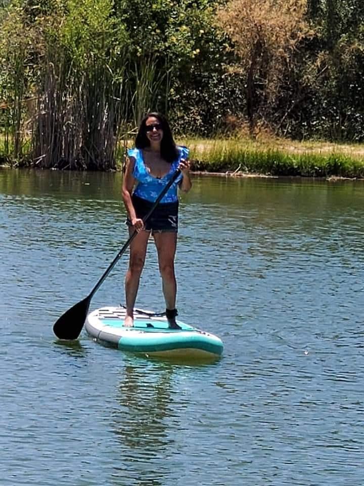 SereneLife 10' Inflatable Stand Up Paddle Board with Premium SUP Accessories - Wide Stable Design with Non-Slip EVA Deck Pad, for Youth and Adults, 350 lbs. Capacity customer photo 1