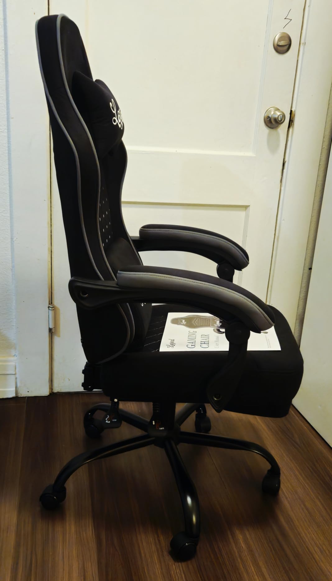 Gaming Chair for Adults with Footrest, Ergonomic Computer Chair, 330 lb | Heavy Duty Load Capacity, 52 cm Wingless Wide Seat, Pocket Spring Cushion, Headrest, Adjustable Height, Reclining Backrest customer photo 1
