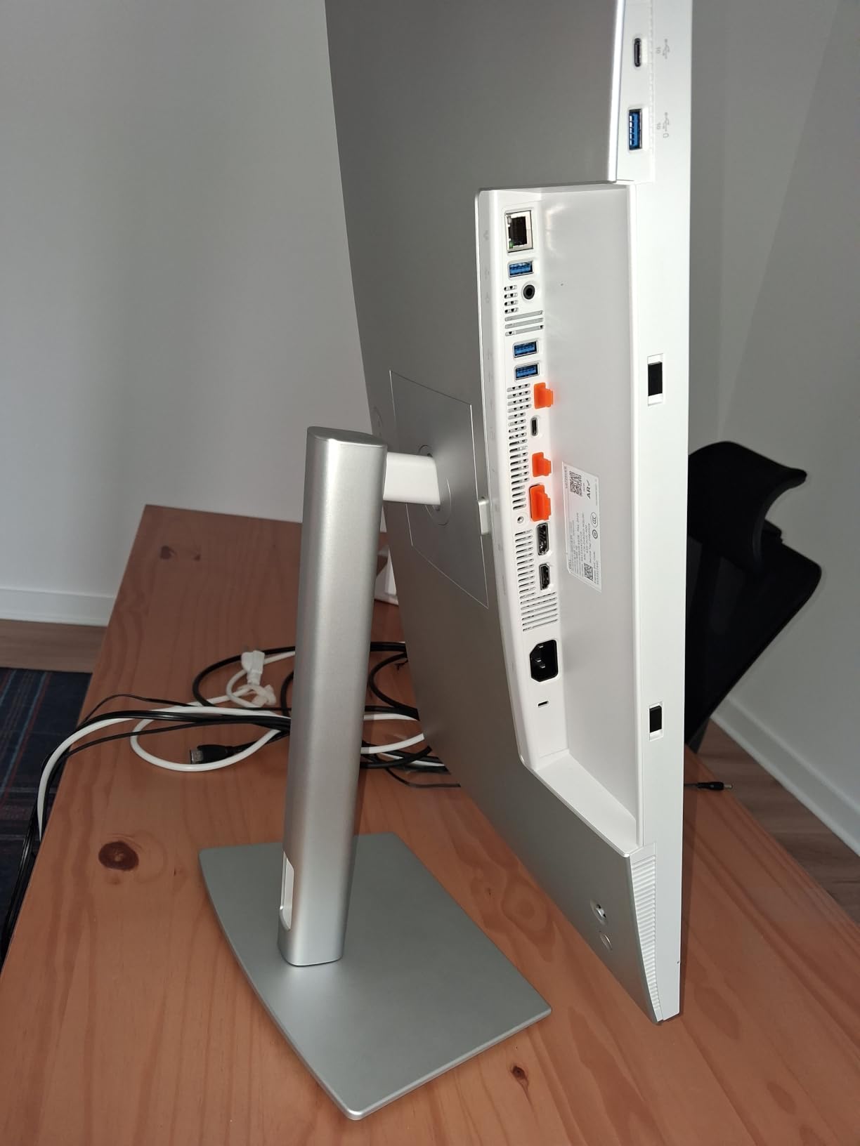 Dell UltraSharp 27 Thunderbolt Hub Monitor - U2726DER, QHD customer photo 2