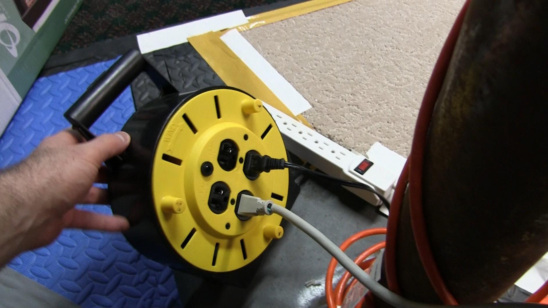 Woods Light Duty Extension Cord Reel - 16/3 Conductor Electrical Cord with 4 Grounded Outlets - 12A Circuit Breaker - Ideal for Light to Medium Duty Tools - Yellow & Black - 25 Feet customer photo 1