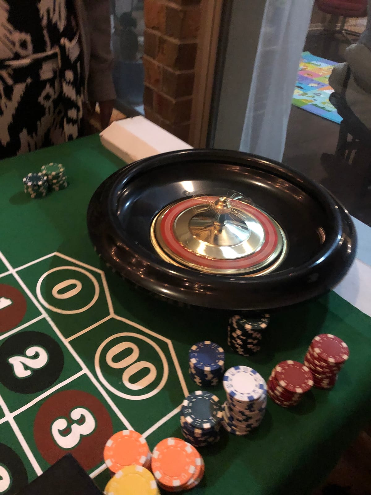 DA VINCI 16-Inch Roulette Wheel Game Set with 120 11.5-Gram Chips, Full Size 3'x6' Felt Layout, and Rake customer photo 1