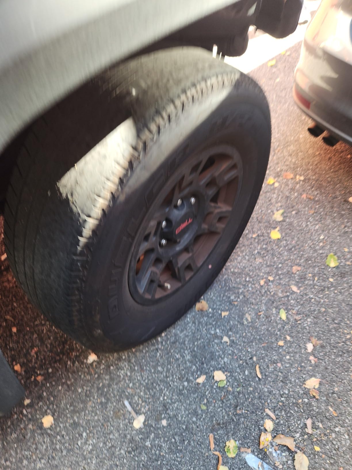 Bridgestone Dueler H/T 684II Highway Terrain SUV Tire P265/70R17 113 S customer photo 1