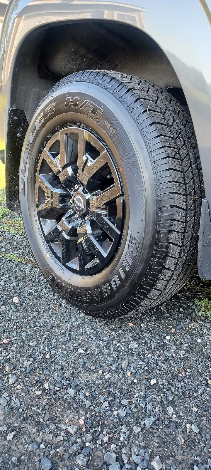 Bridgestone Dueler H/T 684II Highway Terrain SUV Tire P265/70R17 113 S customer photo 2