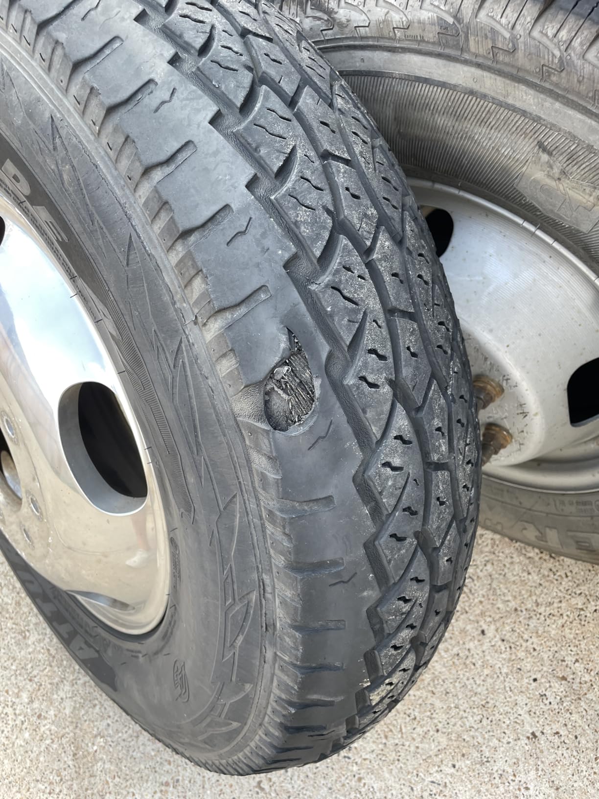 ATTURO Trail Blade A/T All-Terrain Tire, 30x9.50R15LT 104S customer photo 1