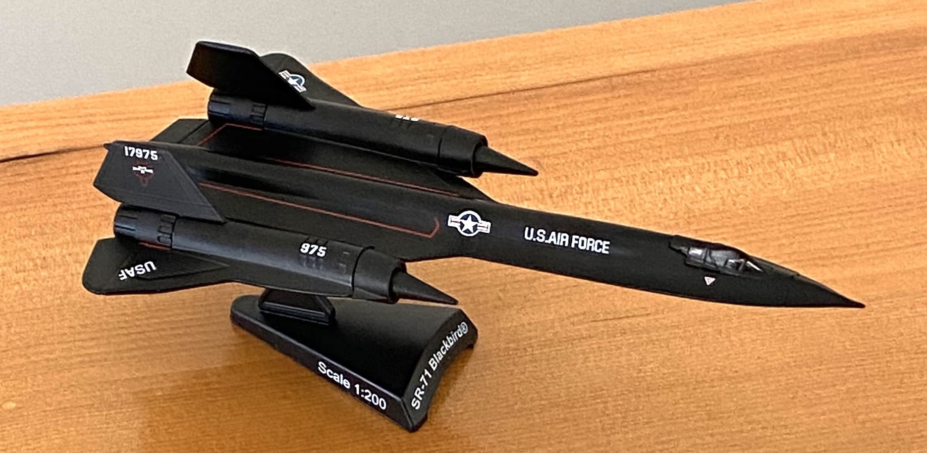 Postage Stamp USAF SR-71 Blackbird Die-Cast Metal Model – 1:200 Scale Strategic Reconnaissance Aircraft Replica with Display Stand, Highly Detailed, 6.2” L x 3.2” Wingspan, Adult Collectible Ages 14+ customer photo 1