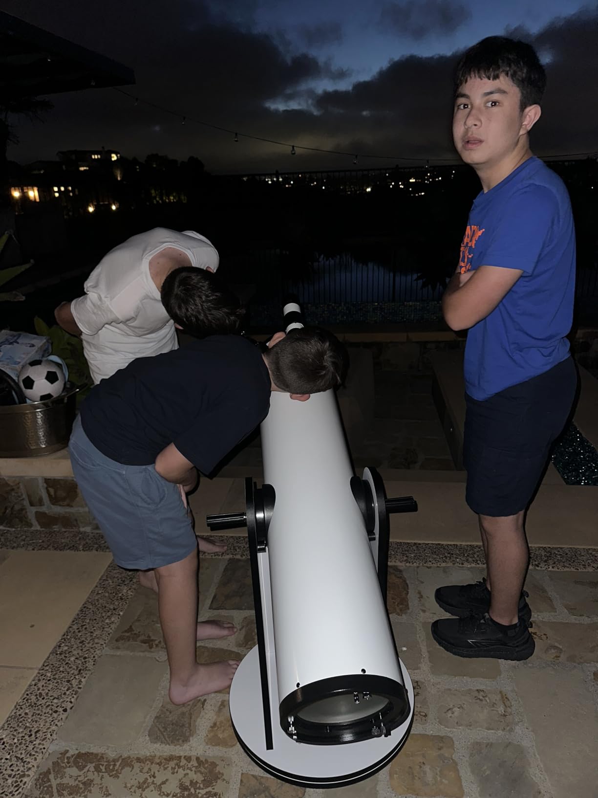 Sky-Watcher Classic 200 Dobsonian 8-inch Telescope – Solid-Tube – Simple, Traditional Design – Easy to Use, Perfect for Beginners, White (S11610) customer photo 2