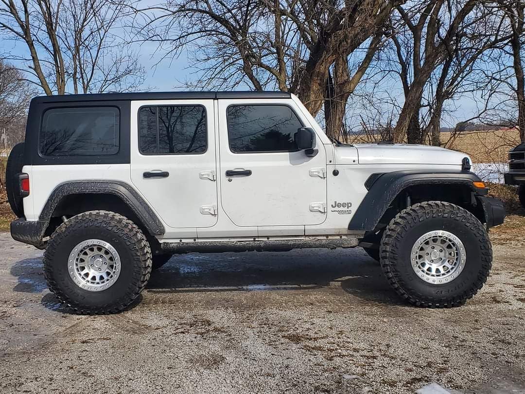 Cooper Discoverer STT Pro All-Season 37X13.50R17LT 121Q Tire customer photo 1