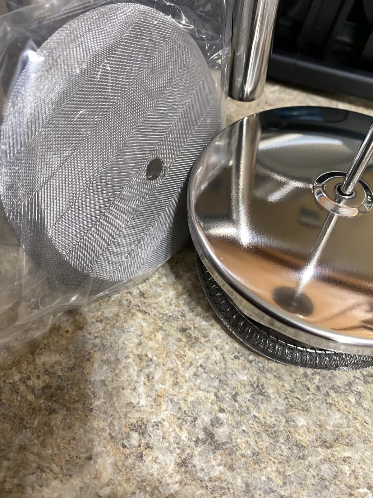 Utopia Kitchen 304 Grade Stainless Steel French Press 34 Oz, Silver customer photo 2