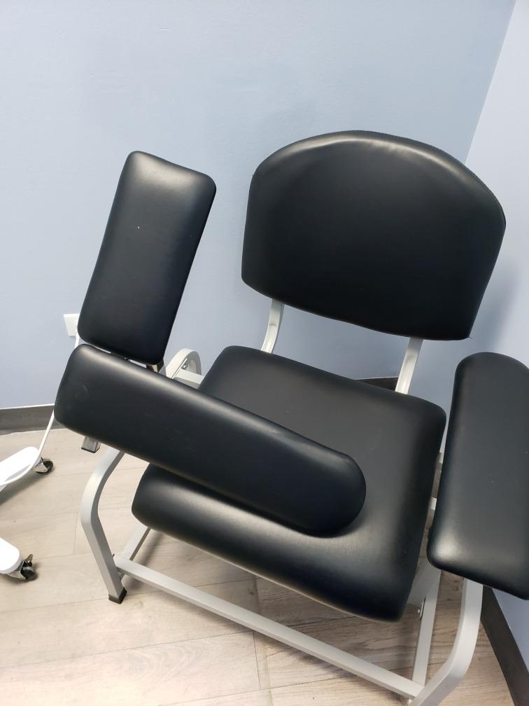 VivaComfort Black 400 lbs Weight Capacity Phlebotomy Chair with Adjustable Armrest, Blood Draw Chair, Comfortable Lab Medical Chair customer photo 2