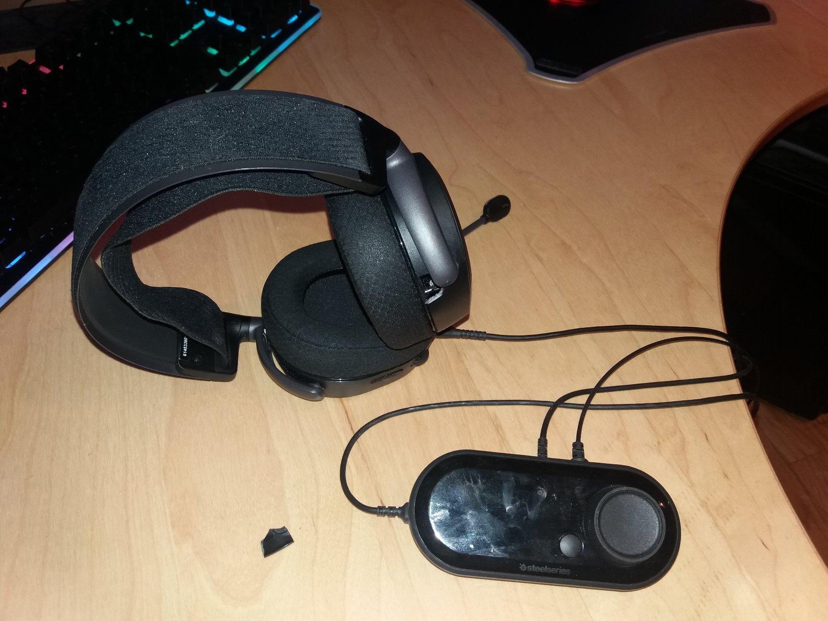 SteelSeries Arctis Pro + GameDAC Wired Gaming Headset - Certified Hi-Res Audio - Dedicated DAC and Amp - for PS5/PS4 and PC - Black customer photo 2
