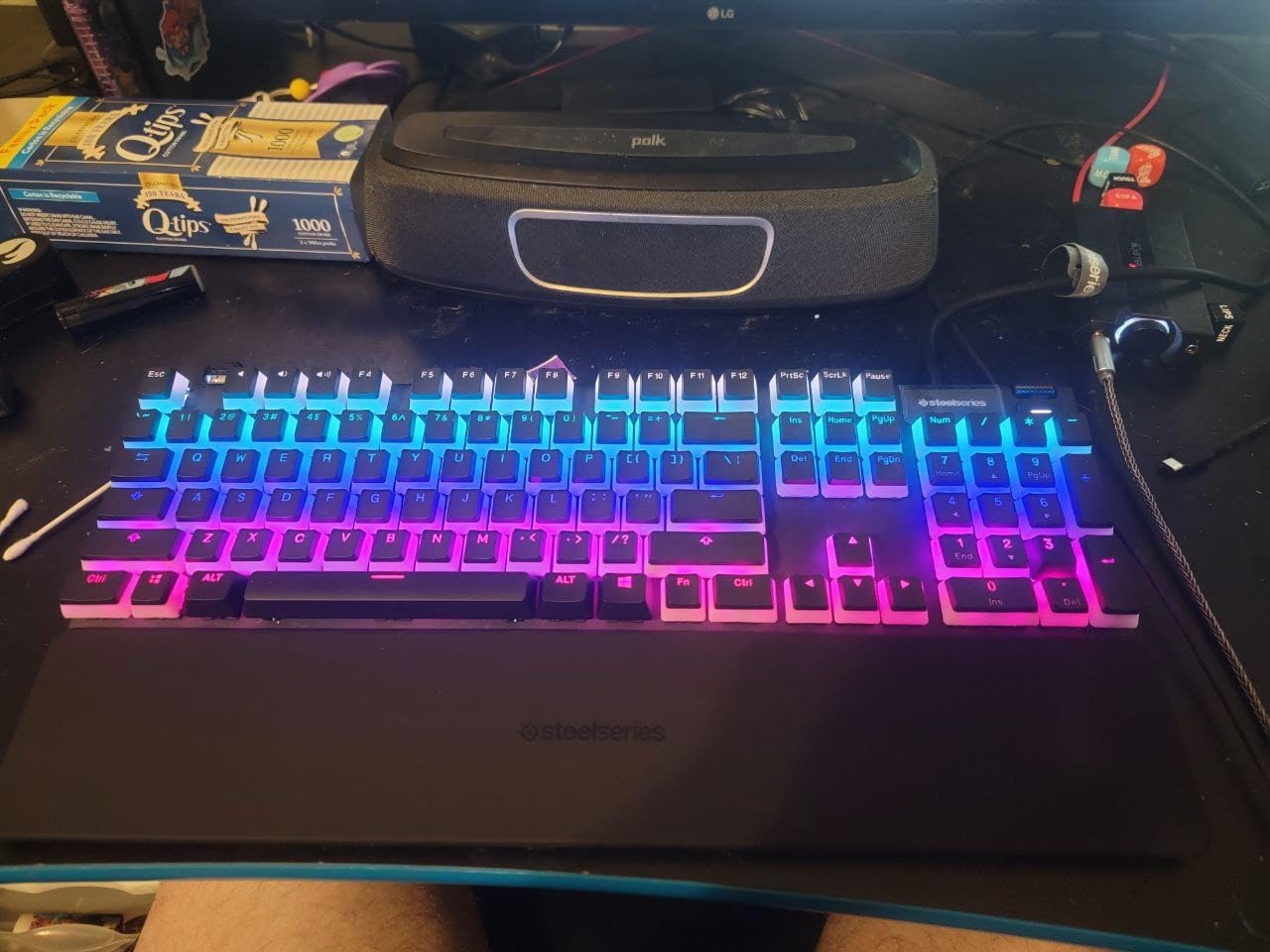 SteelSeries Apex 7 Mechanical Gaming Keyboard - OLED Smart Display - USB Passthrough and Media Controls - Tactile and Clicky - RGB Backlit (Blue Switch) customer photo 2