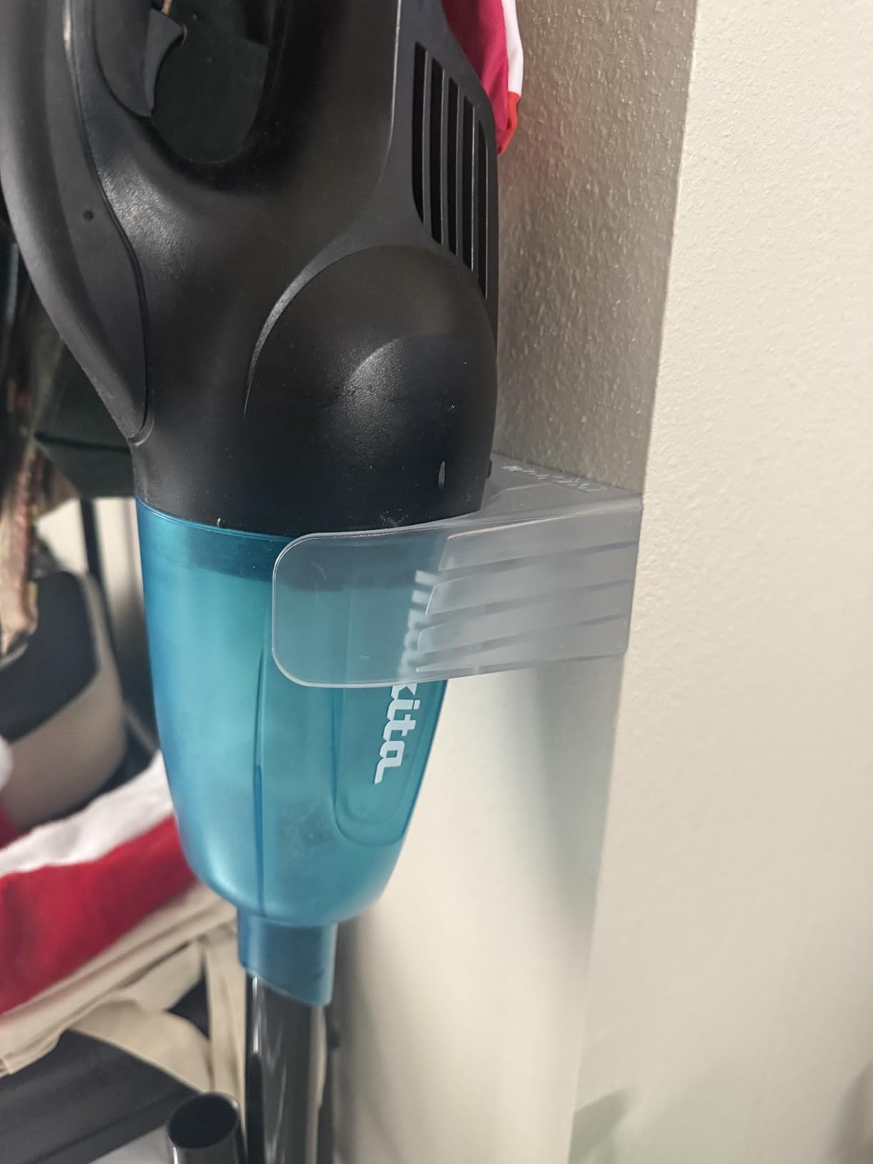 Makita 458571-5 Vacuum Wall Mount Bracket customer photo 2