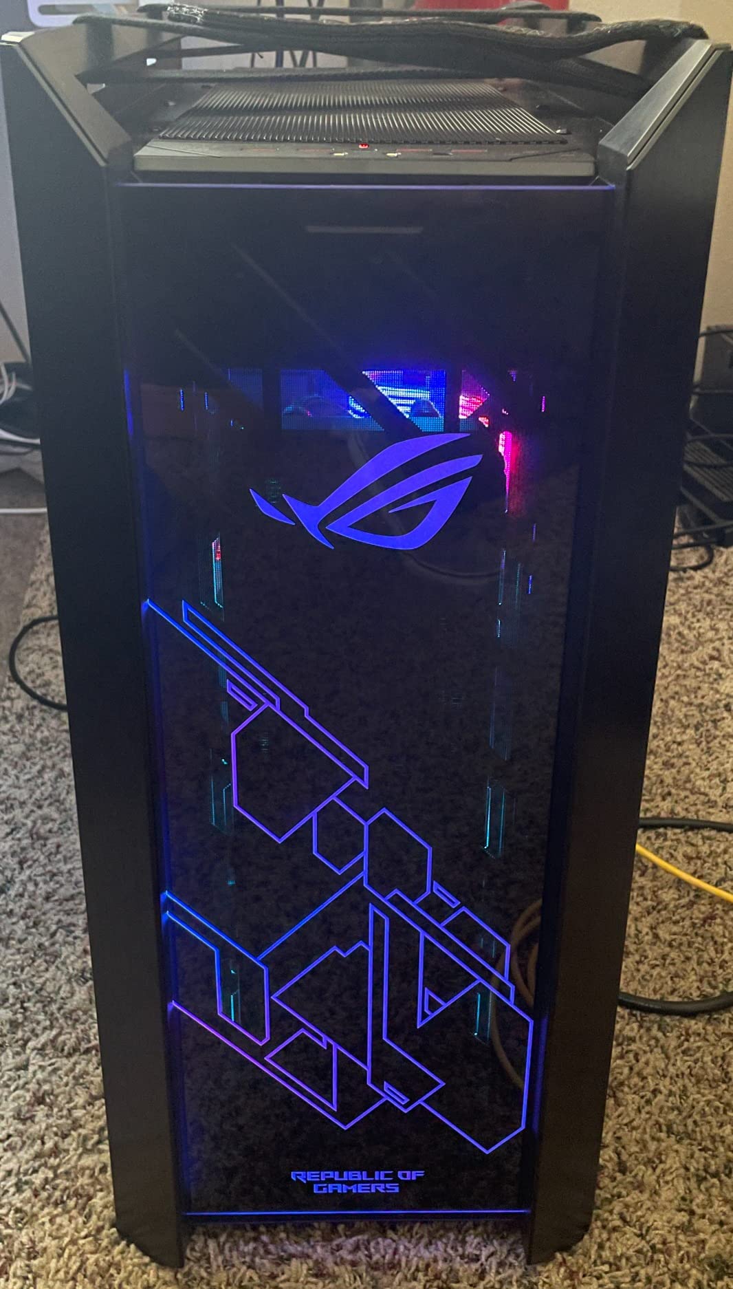 ASUS ROG Strix Helios RGB EATX Mid-Tower Gaming PC Case customer photo 1
