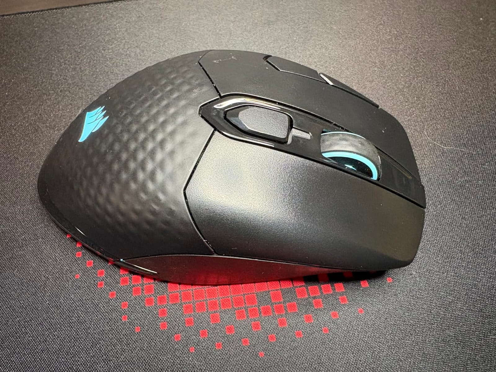 Corsair Dark CORE RGB PRO SE Wireless FPS/MOBA Gaming Mouse with Qi Charging – 18,000 DPI – 8 Programmable Buttons – Sub-1ms Wireless – iCUE Compatible – PC, Mac, PS5, PS4, Xbox – Black customer photo 2
