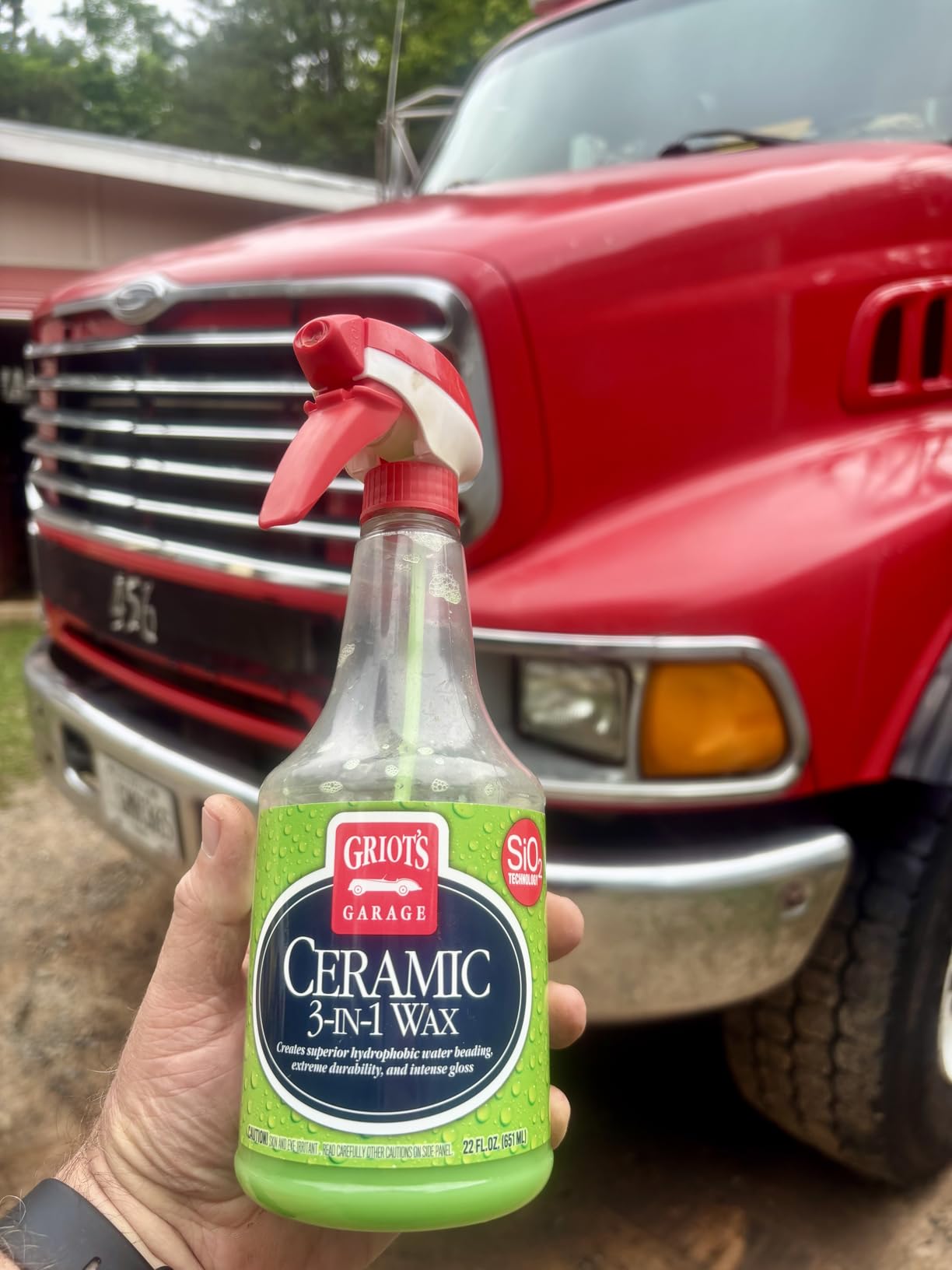 Griot’s Garage Ceramic 3-in-1 Wax, SiO2 Spray for Cars, Trucks, and RV’s, Provides Protection and Water Beading on Paint, Wheels, Plastic, Rubber Trim, Chrome, and More, 10978, 22 oz customer photo 2