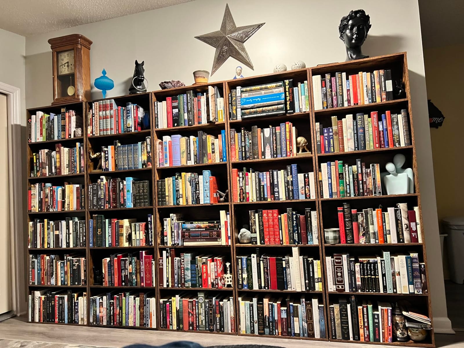 IRONCK Industrial Bookshelves and Bookcases Floor Standing 6 Shelf Display Storage Shelves 70 in Tall Bookcase Home Decor Furniture for Home Office, Living Room, Bed Room, Vintage Brown customer photo 1