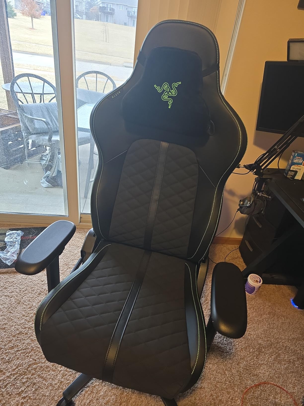 Razer Enki Gaming Chair, Built-in Lumbar Arch, All-Day Comfort, Pink customer photo 1