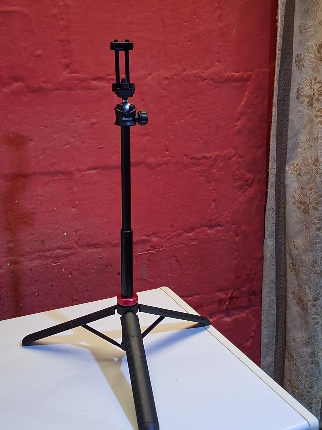 ULANZI MT-44 Auto Open Phone Tripod, 59