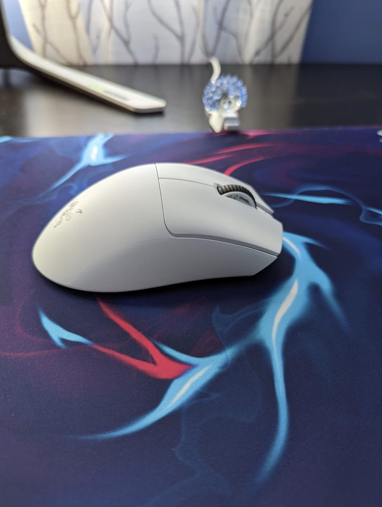 Razer DeathAdder V3 Pro Wireless Gaming Mouse, 64g, 90 Hr Battery, White | Focus Pro 30K Optical Sensor, Fast Optical Switches Gen-3, HyperSpeed Wireless, 5 Programmable Buttons customer photo 1