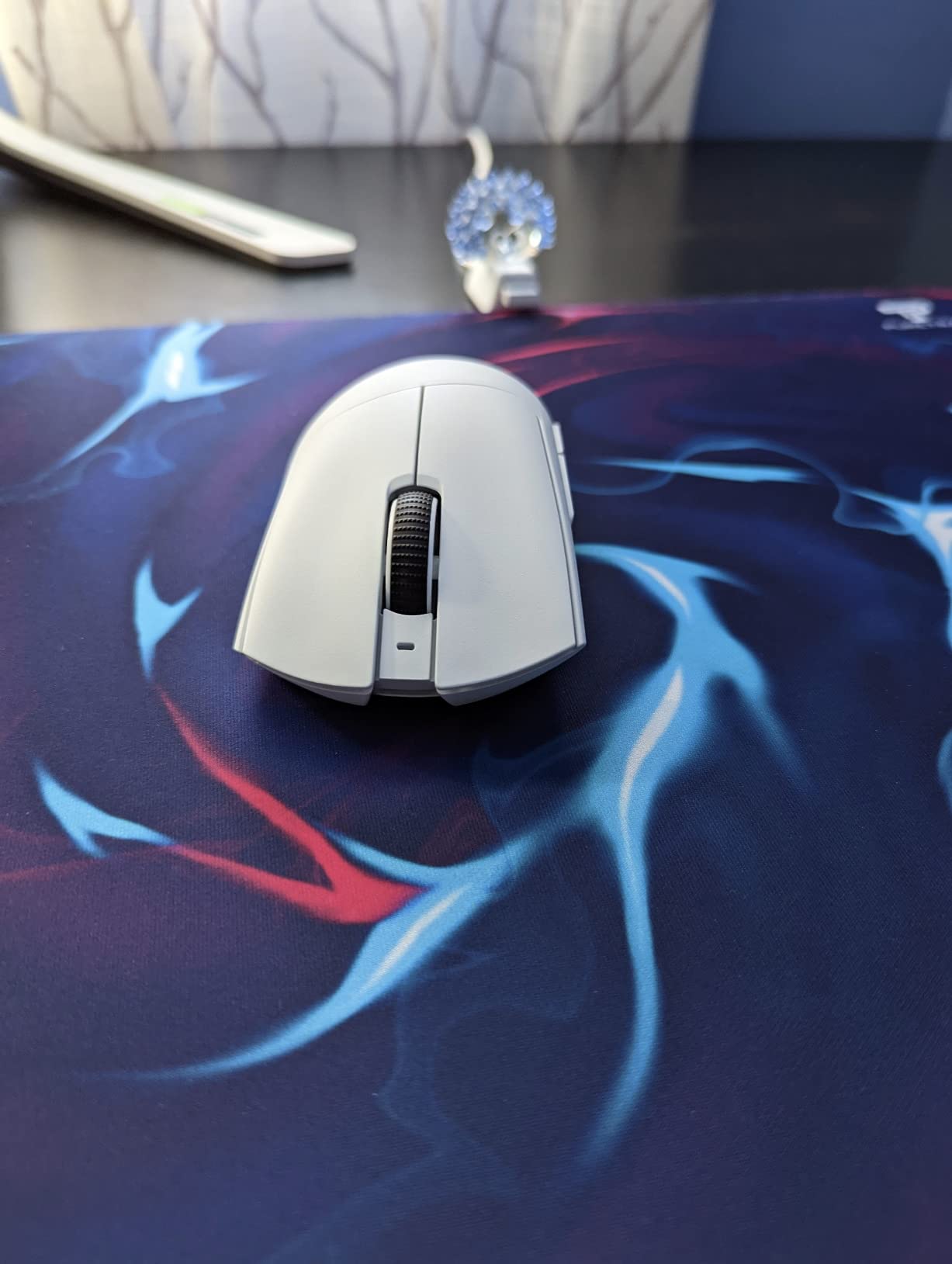Razer DeathAdder V3 Pro Wireless Gaming Mouse, 64g, 90 Hr Battery, White | Focus Pro 30K Optical Sensor, Fast Optical Switches Gen-3, HyperSpeed Wireless, 5 Programmable Buttons customer photo 2