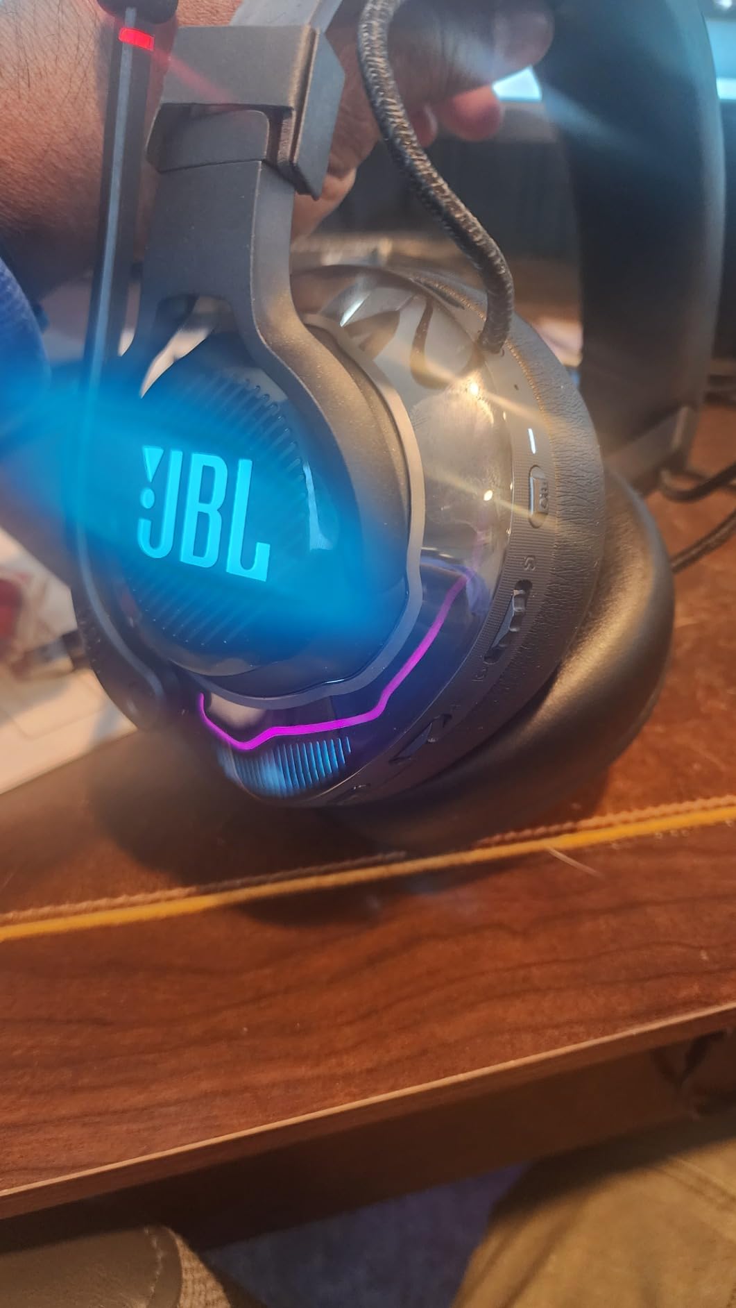 JBL Quantum 910 Wireless - Performance Gaming Headset - Black customer photo 2