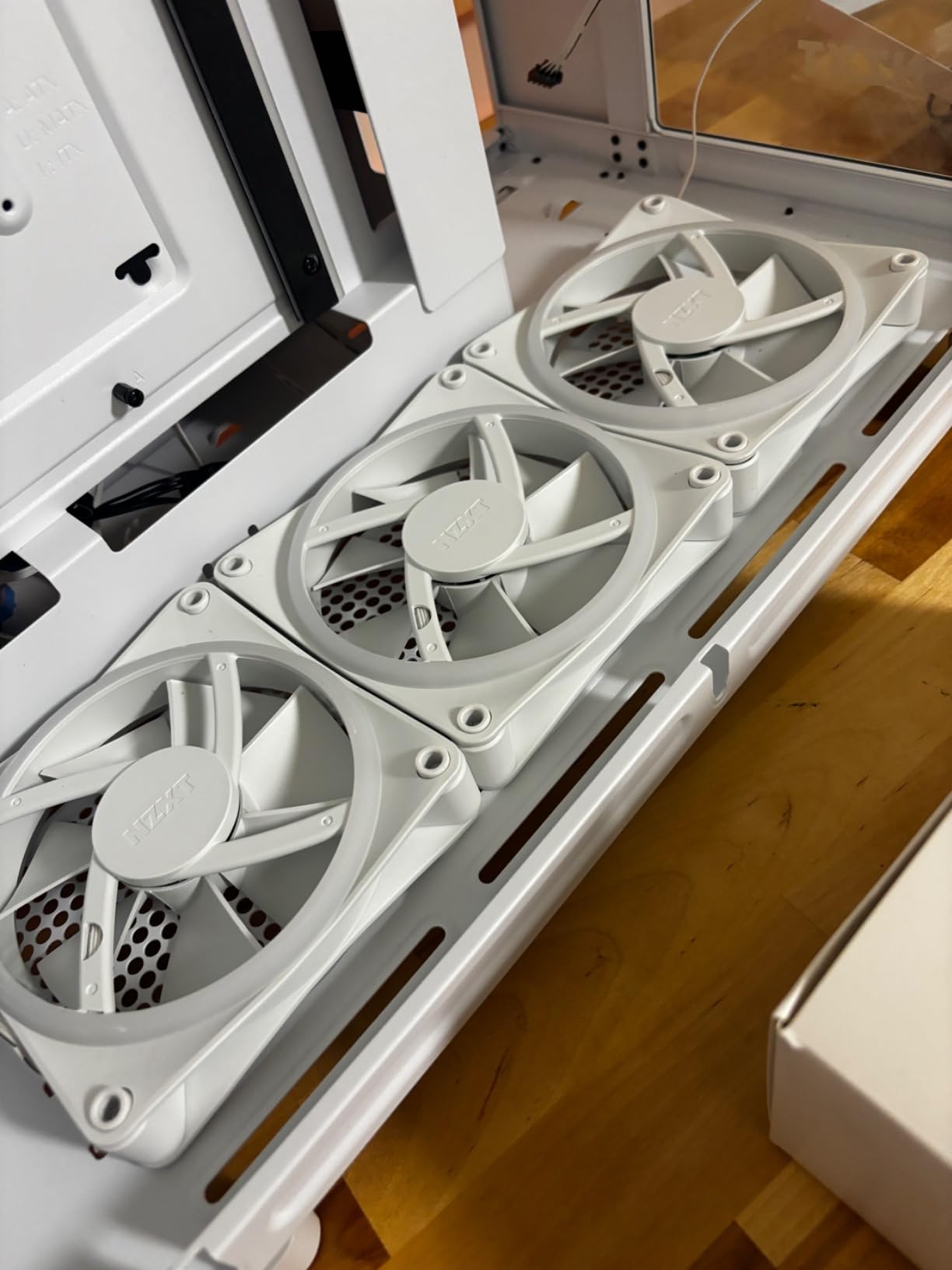 NZXT F120 RGB Duo Triple Pack - 3X 120mm RGB Fans + Hub - White | Three 120mm dual-sided RGB fans with controller. 20 addressable LEDs each, balanced performance, CAM-synced RGB. customer photo 1
