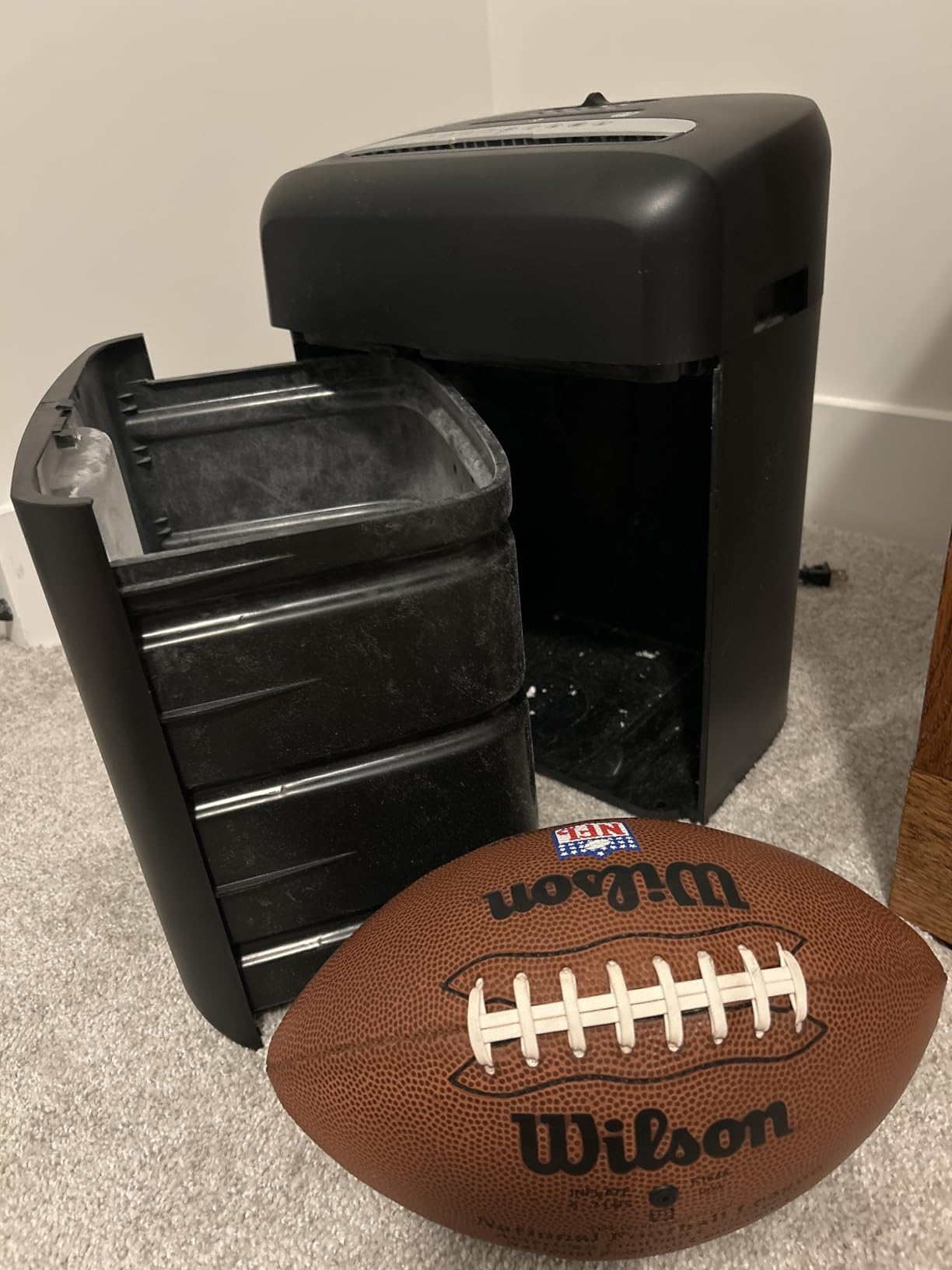 Amazon Basics High Security Micro Cut Paper Shredder, 8 Sheet Capacity, CD and Credit Card Shredder with Pull Out Bin, Black customer photo 2