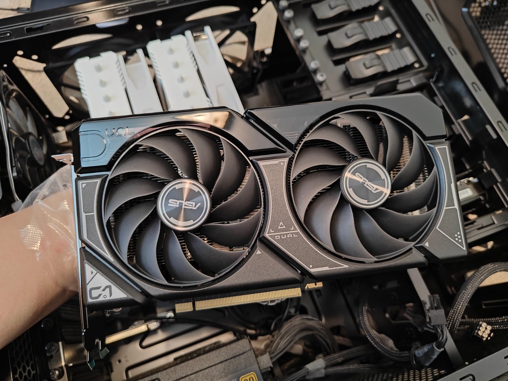 Dual GeForce RTX 4060 OC Edition 8GB GDDR6 (PCIe 4.0, 8GB GDDR6, DLSS 3, HDMI 2.1a, DisplayPort 1.4a, 2.5-Slot Design, Axial-tech Fan Design, 0dB Technology), 3 Year Warranty customer photo 1