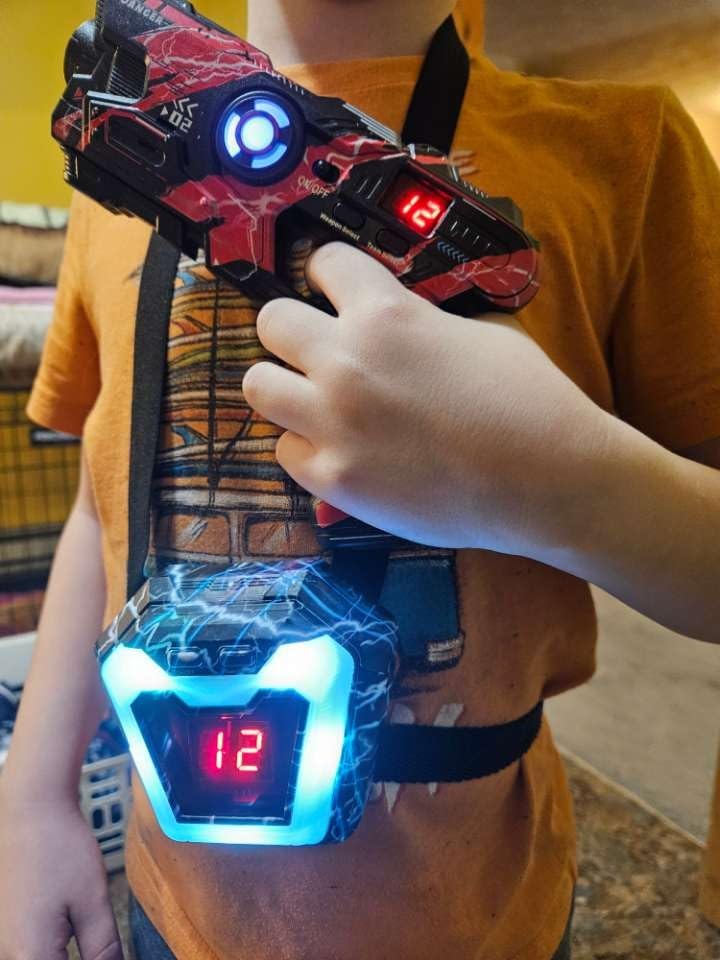 Laser Tag Guns Set of 2 with Digital LED Score Display Vests Laser Tag Inoor Outdoor Toys for Kids Ages 8 9 10 11 12+ Boys Girls Children Teens Adults Birthday Gifts Toys Christmas Blue/Red customer photo 2