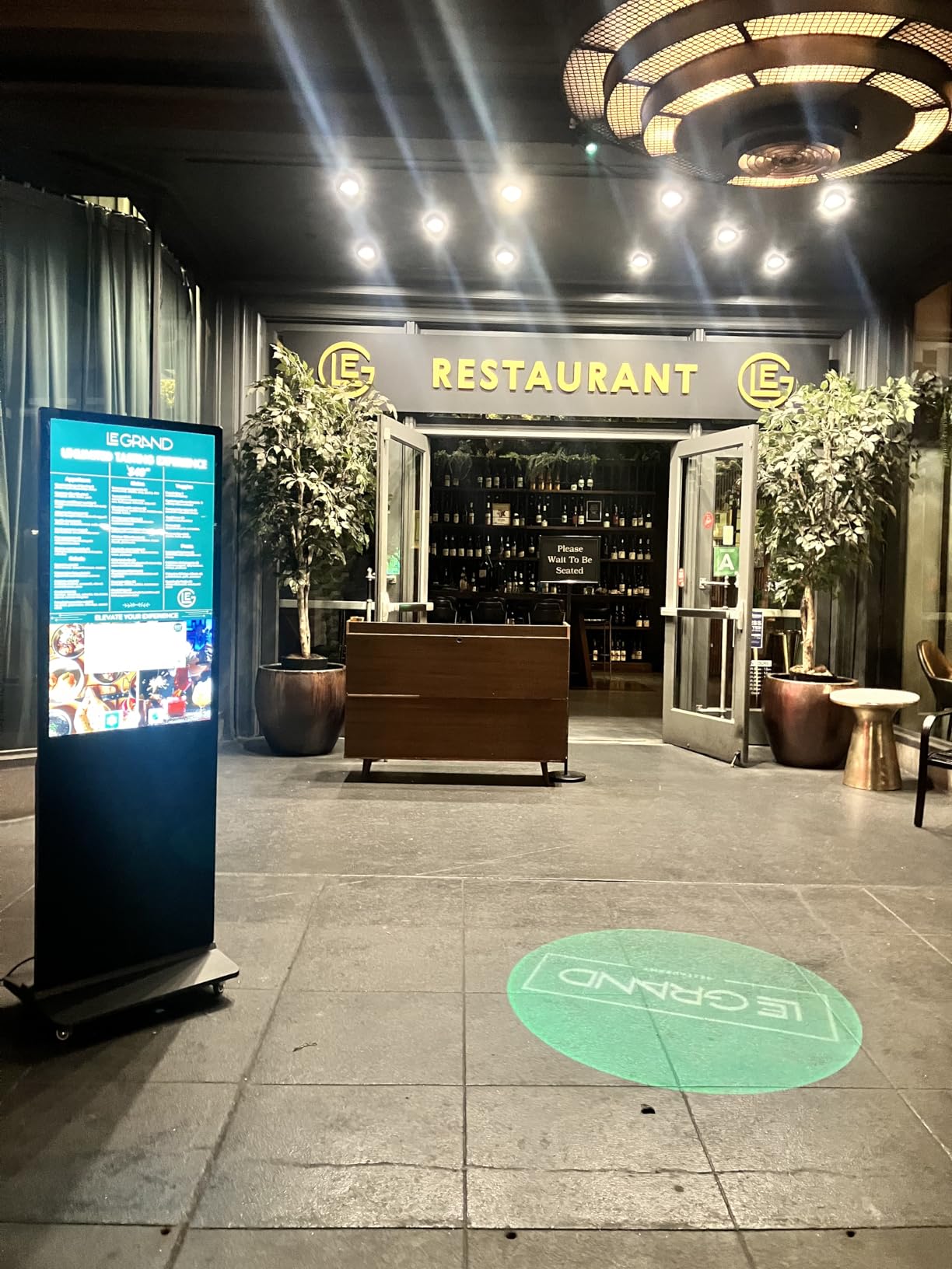 55-inch Digital Signage Display, 4K 2160P LCD Touchscreen Kiosk customer photo 2