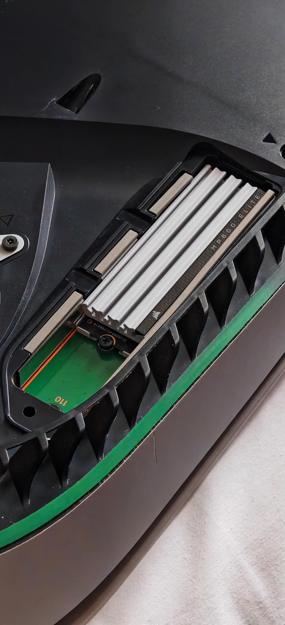 Corsair MP600 Elite 1TB M.2 PCIe Gen4 x4 NVMe SSD – Optimized for PS5 – Included Heatsink – M.2 2280 – Up to 7,000MB/sec Sequential Read – High-Density 3D TLC NAND – White customer photo 1