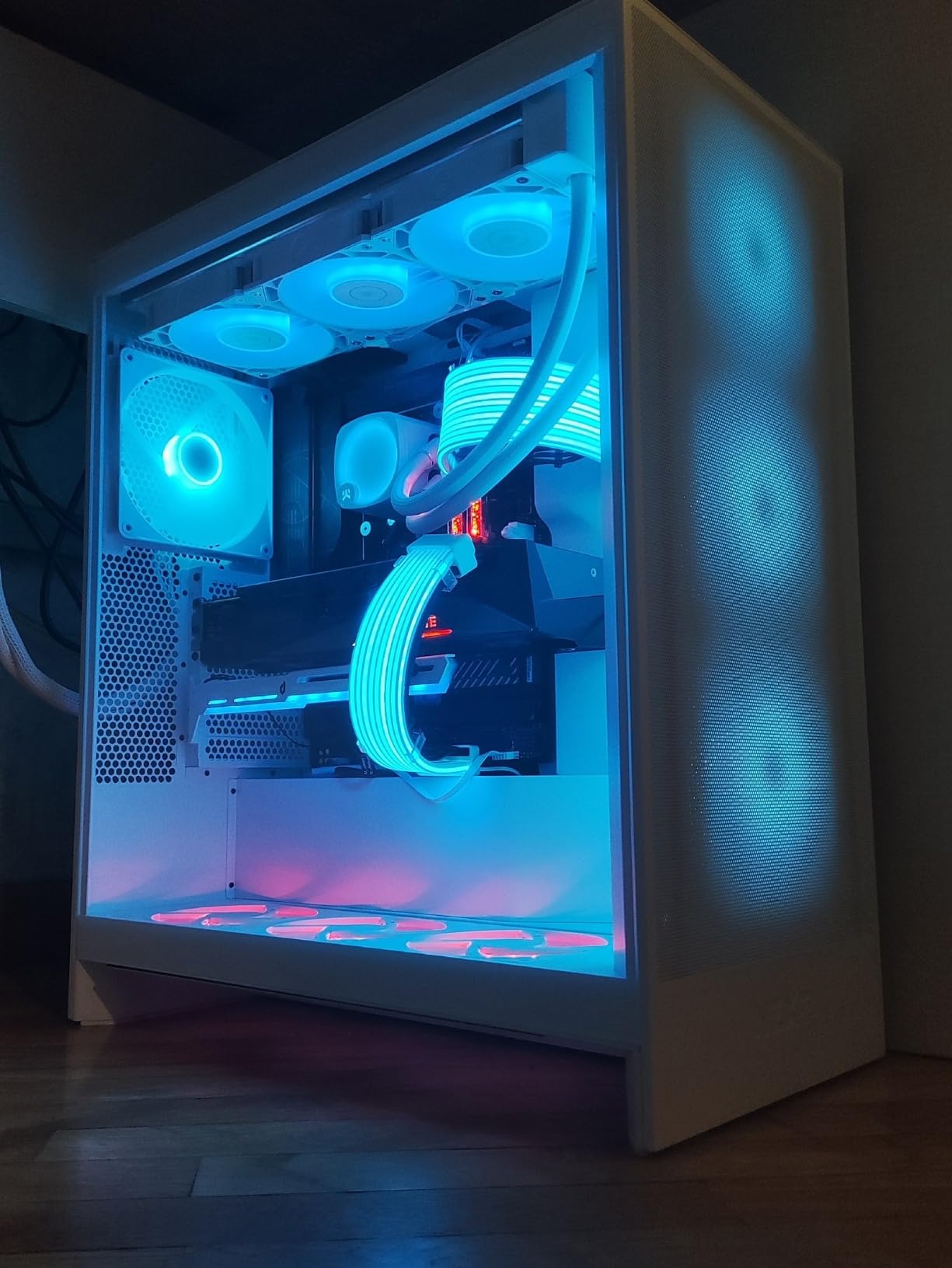 NZXT H7 Flow - Mid-Tower ATX Airflow PC Case - White customer photo 2