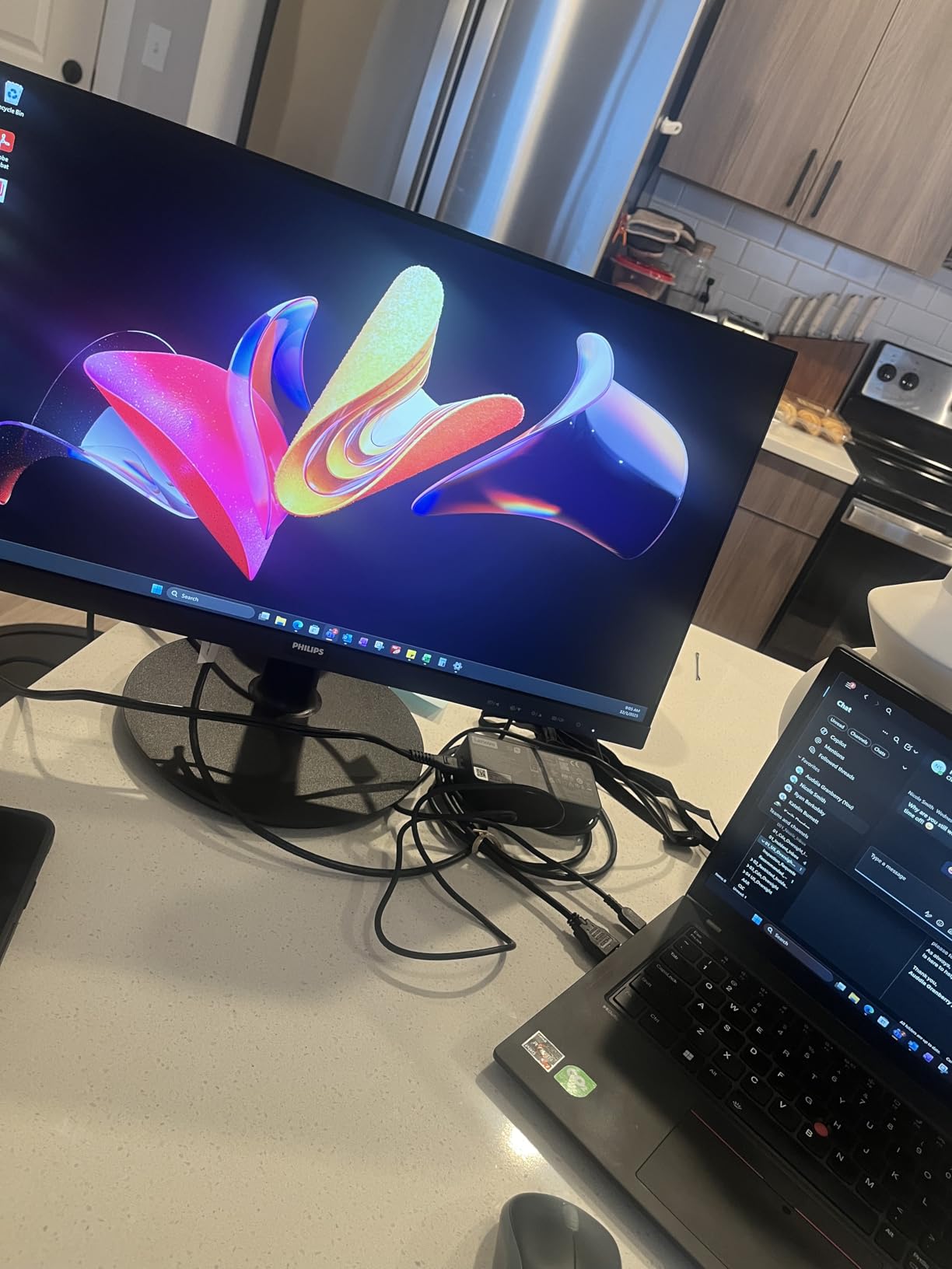Philips 22 Inch Computer Monitor FHD 100Hz VA VESA Flicker-Free, 221V8LB customer photo 2