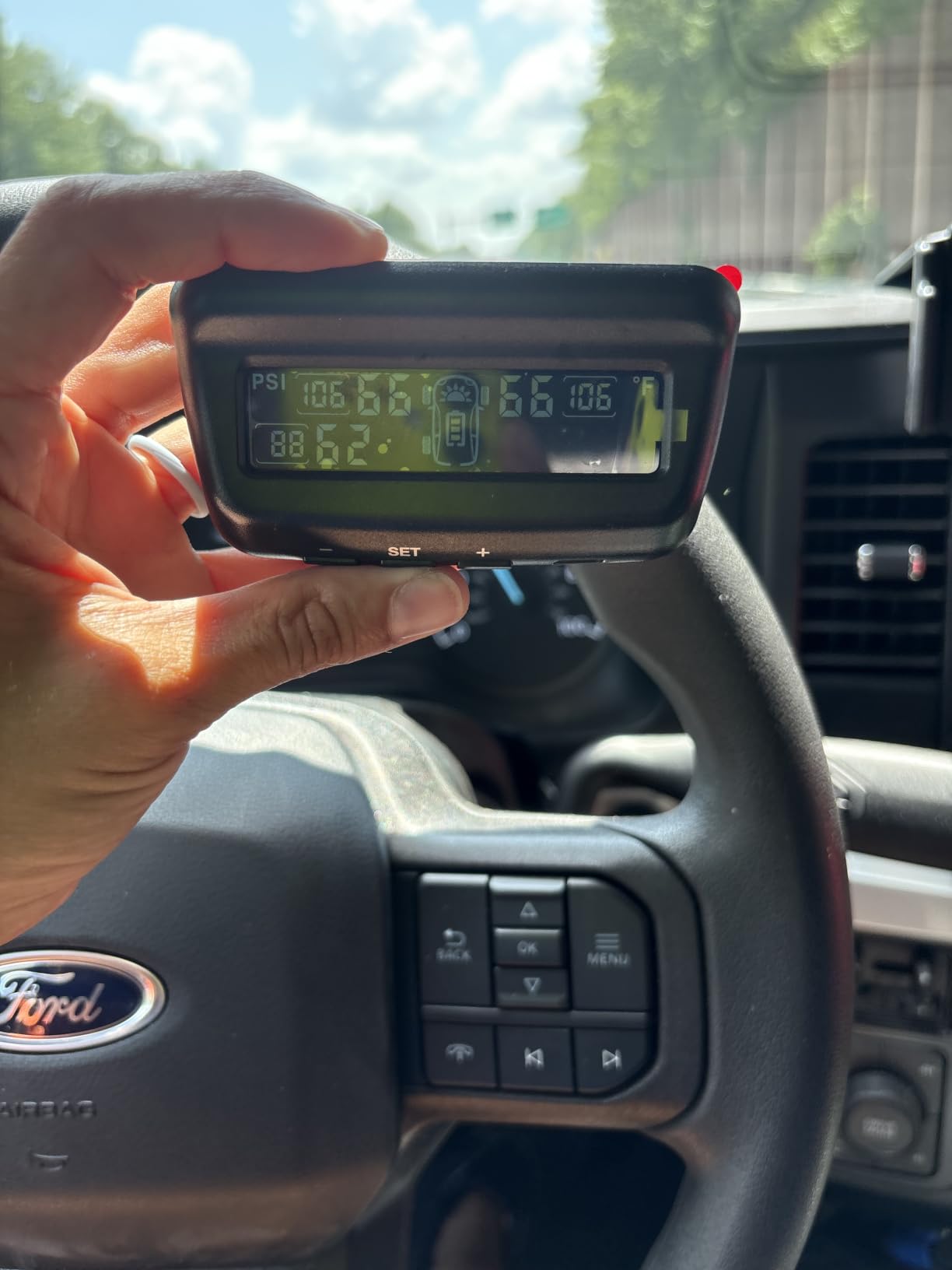 Masoll M13 Tire Pressure Monitoring System, RV/Trailer TPMS with 4 Sensors customer photo 2