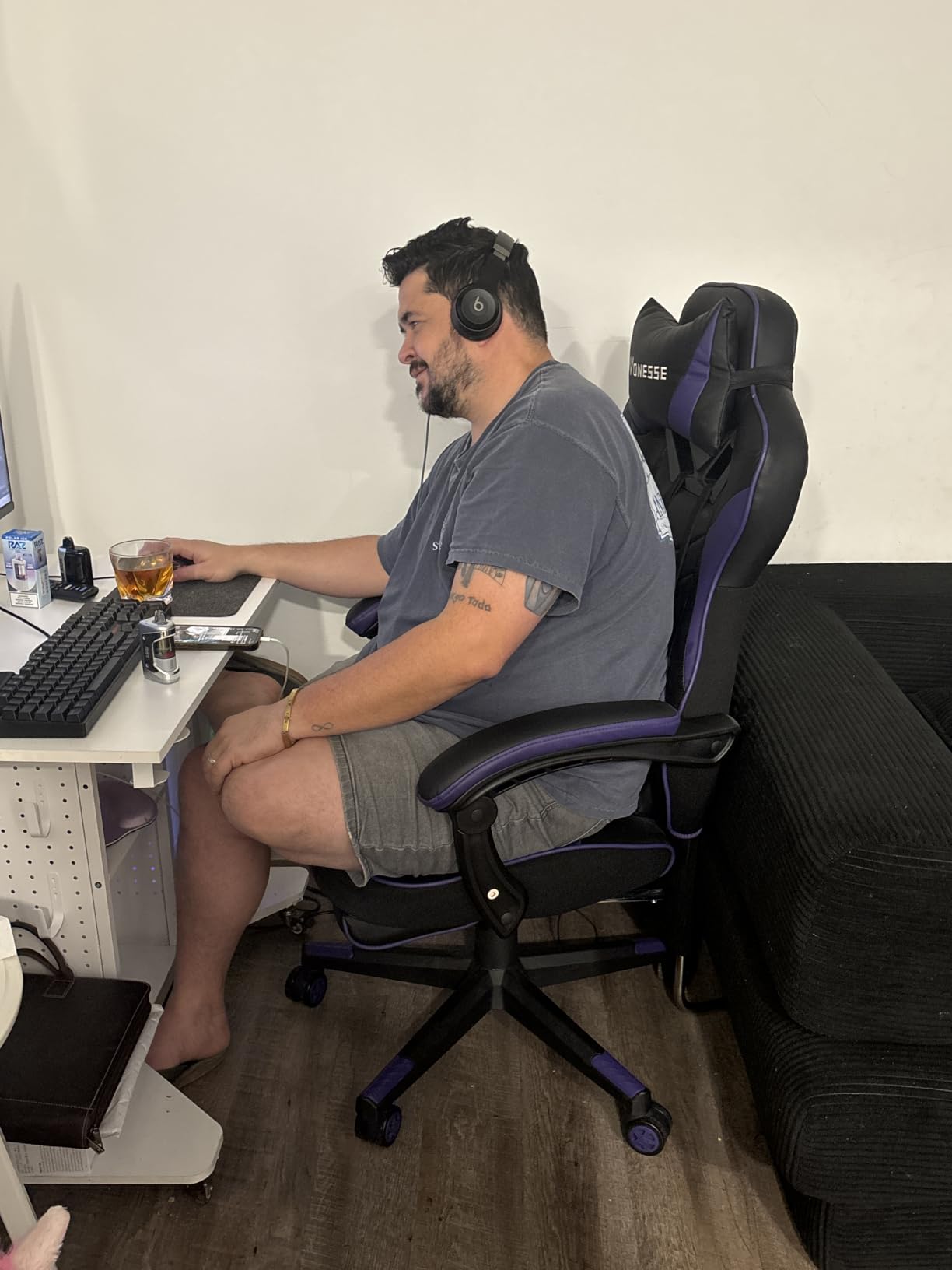Vonesse Pink Gaming Chair, Big and Tall Gaming Chair with Footrest and Massage, Gaming Chairs for Adults with Lumbar Support, Ergonomic High Back Computer Chair with Pocket Spring Cushion (White/Pink) customer photo 2