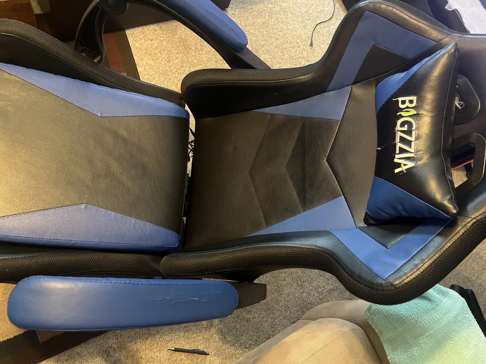 Bigzzia Gaming Chair with RGB LED Lights for Kids & Adults (Black) customer photo 2