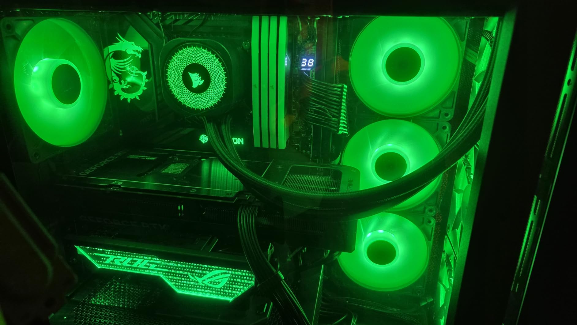 CORSAIR 4000D RS ARGB Frame Modular Mid-Tower ATX PC Case, High Airflow, 3X Pre-Installed RS Fans, InfiniRail™ Mounting System, ASUS BTF, MSI Zero, Gigabyte Stealth, Black customer photo 2