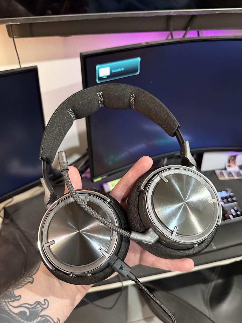 Corsair Virtuoso MAX Wireless Bluetooth PC PS5 Gaming Headset – Black customer photo 1