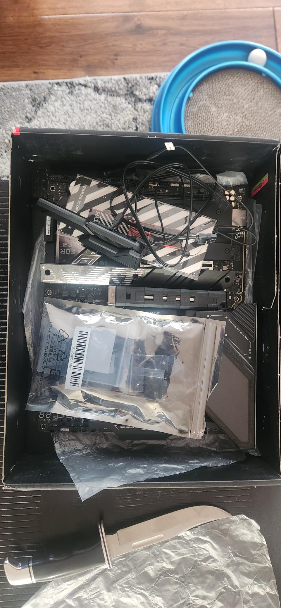 ASUS ROG Strix Z890-E Gaming WiFi Intel® Z890 LGA 1851 ATX Motherboard, Advanced AI PC-Ready, 18+2+1+2 Stages, DDR5, WiFi 7, 7X M.2, Thunderbolt™ 4, USB Type-C®, AI Overclocking, Cooling & Networking customer photo 1